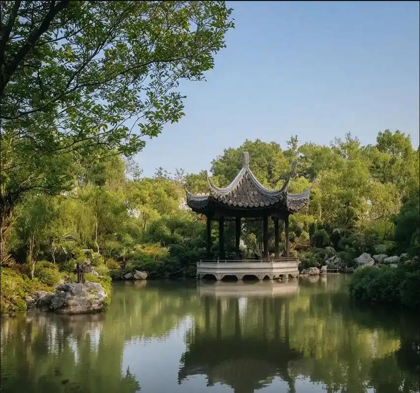 龙海盼烟餐饮有限公司